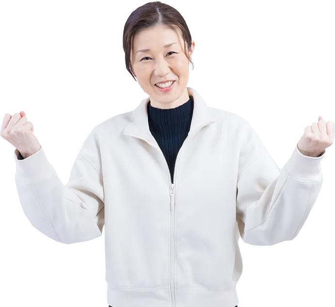 ガッツポーズをする女性スタッフ